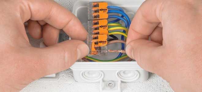 Какое соединение проводов надежнее Wago или скрутка ?